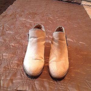 SEYCHELLES Cream Suede Shoe Boot Size:  9.5